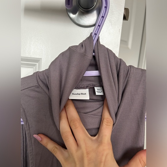 Aritzia mock neck tank top purple-grey xs - Picture 3 of 3